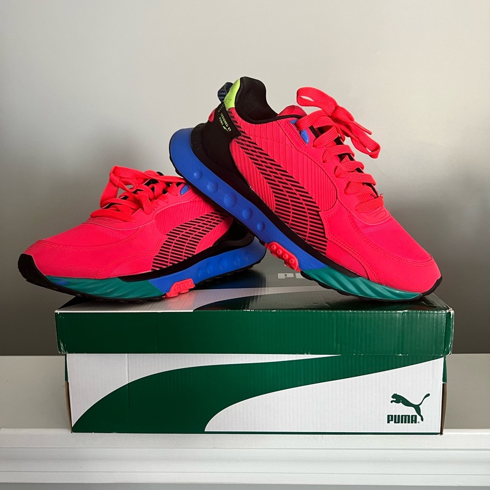 Puma Sneakers!! Only worn twice!!